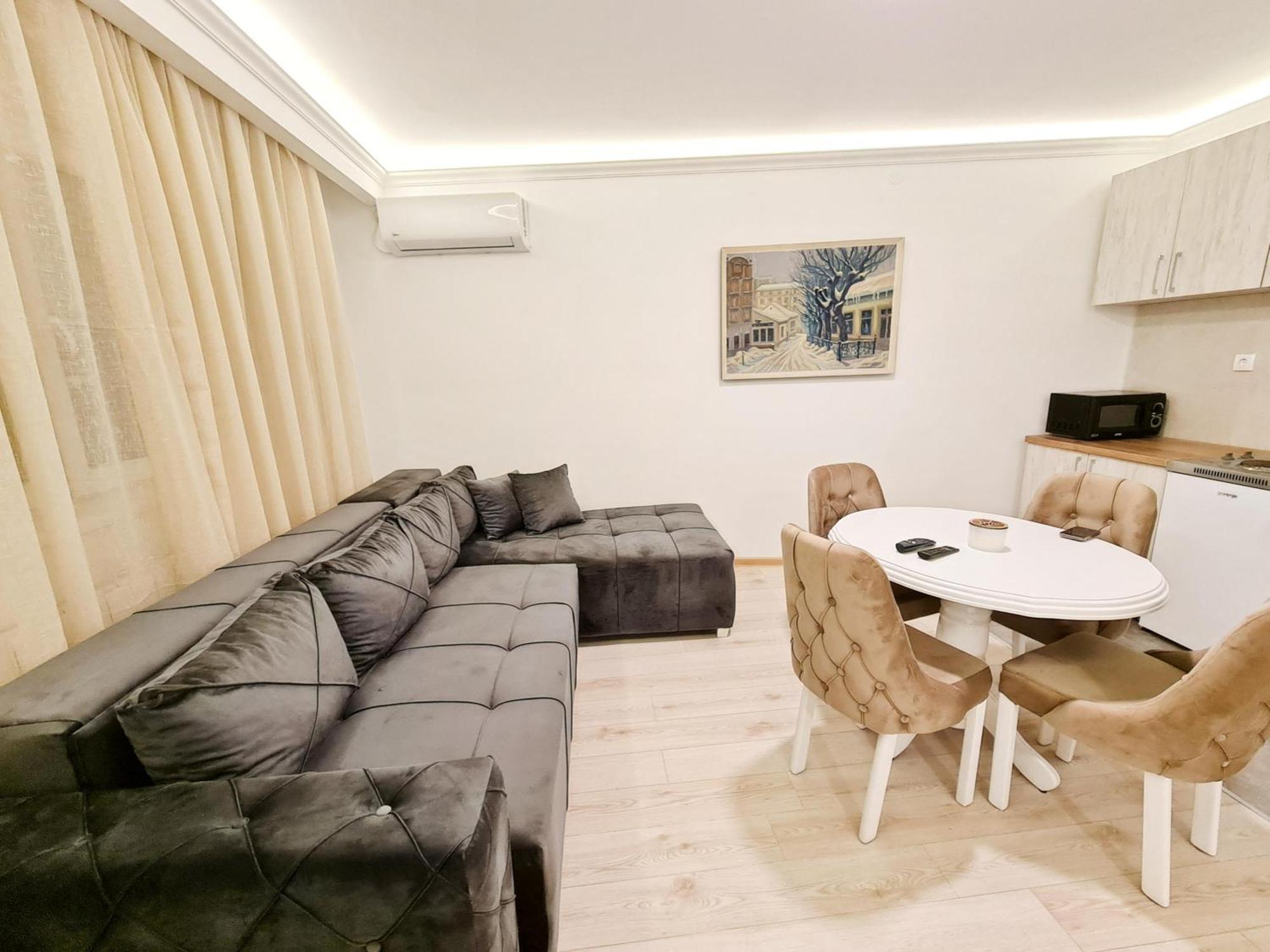 Modern Central Apartments Renovated Belgrado Buitenkant foto