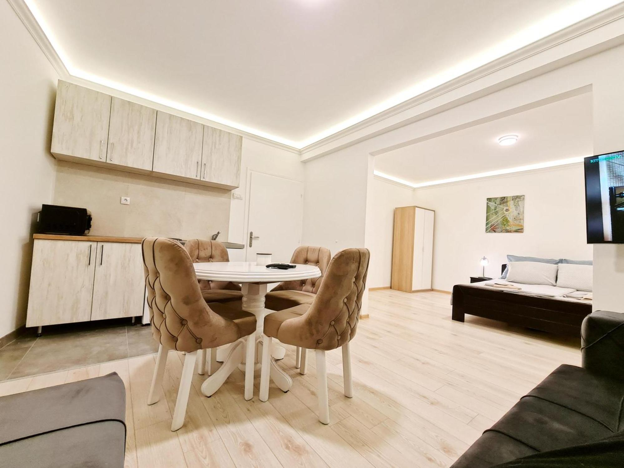 Modern Central Apartments Renovated Belgrado Buitenkant foto
