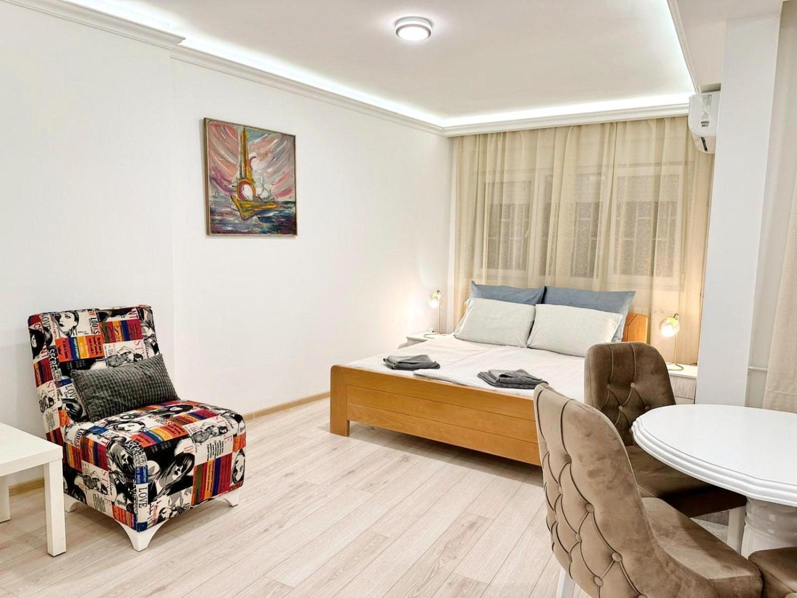 Modern Central Apartments Renovated Belgrado Buitenkant foto