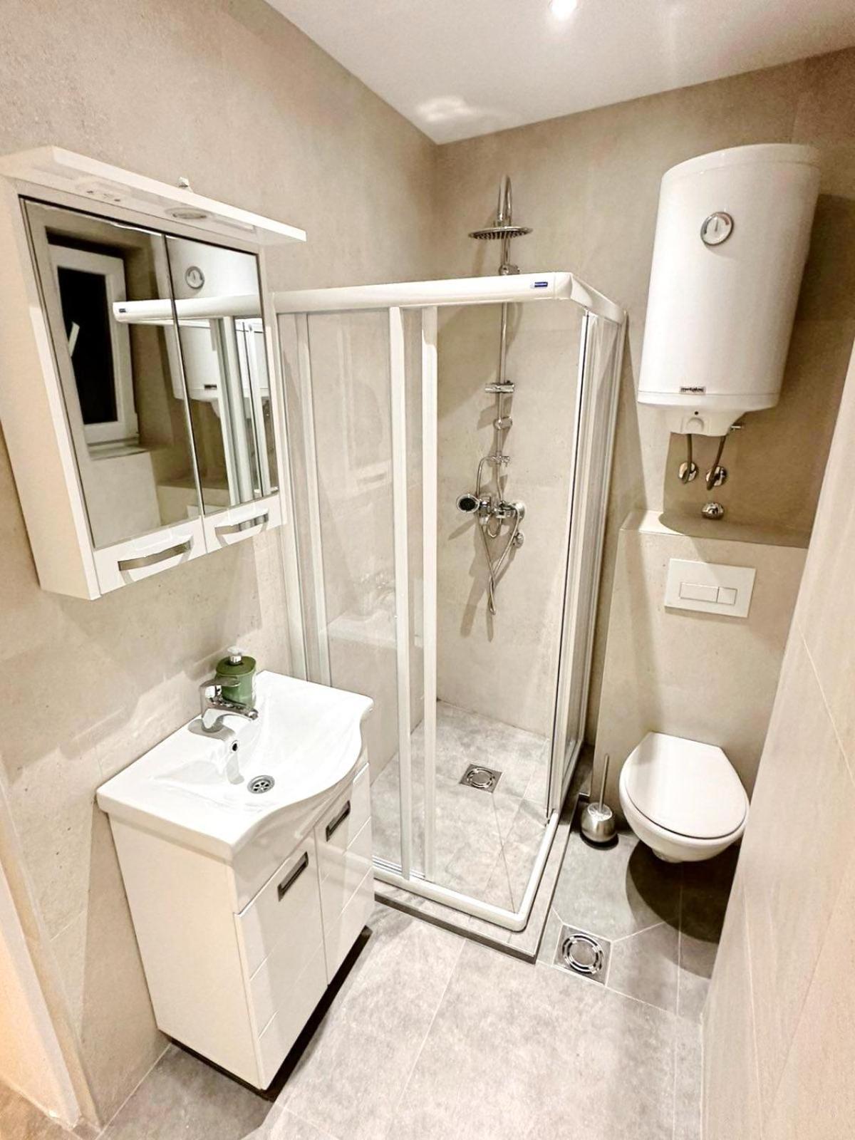 Modern Central Apartments Renovated Belgrado Buitenkant foto