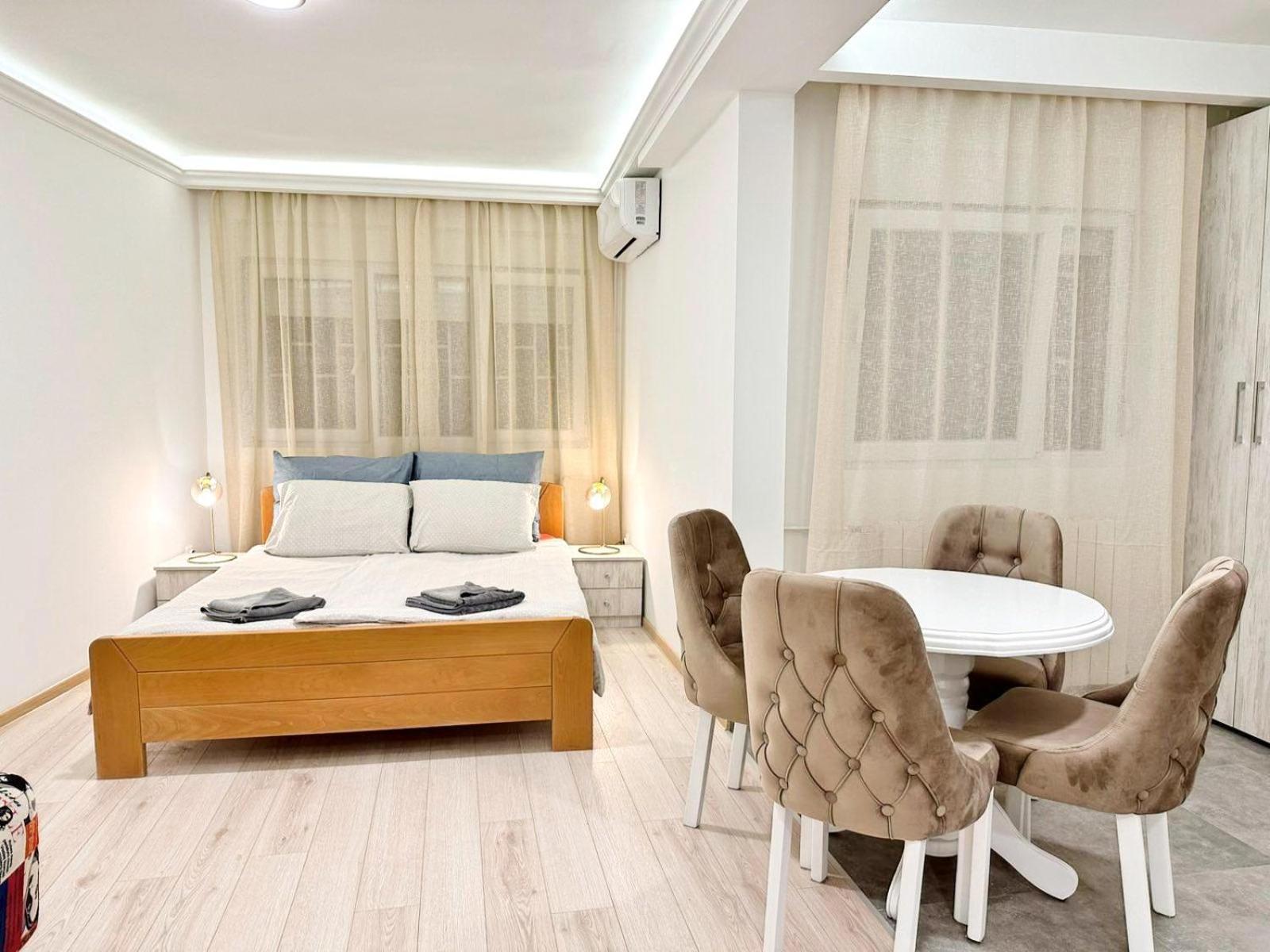 Modern Central Apartments Renovated Belgrado Buitenkant foto
