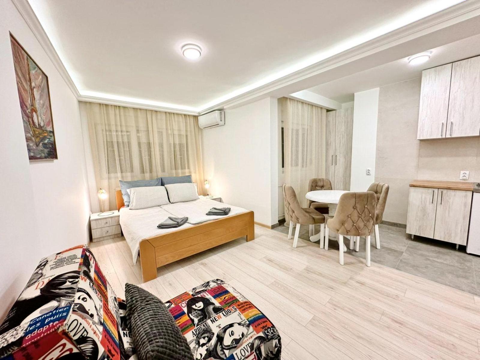 Modern Central Apartments Renovated Belgrado Buitenkant foto