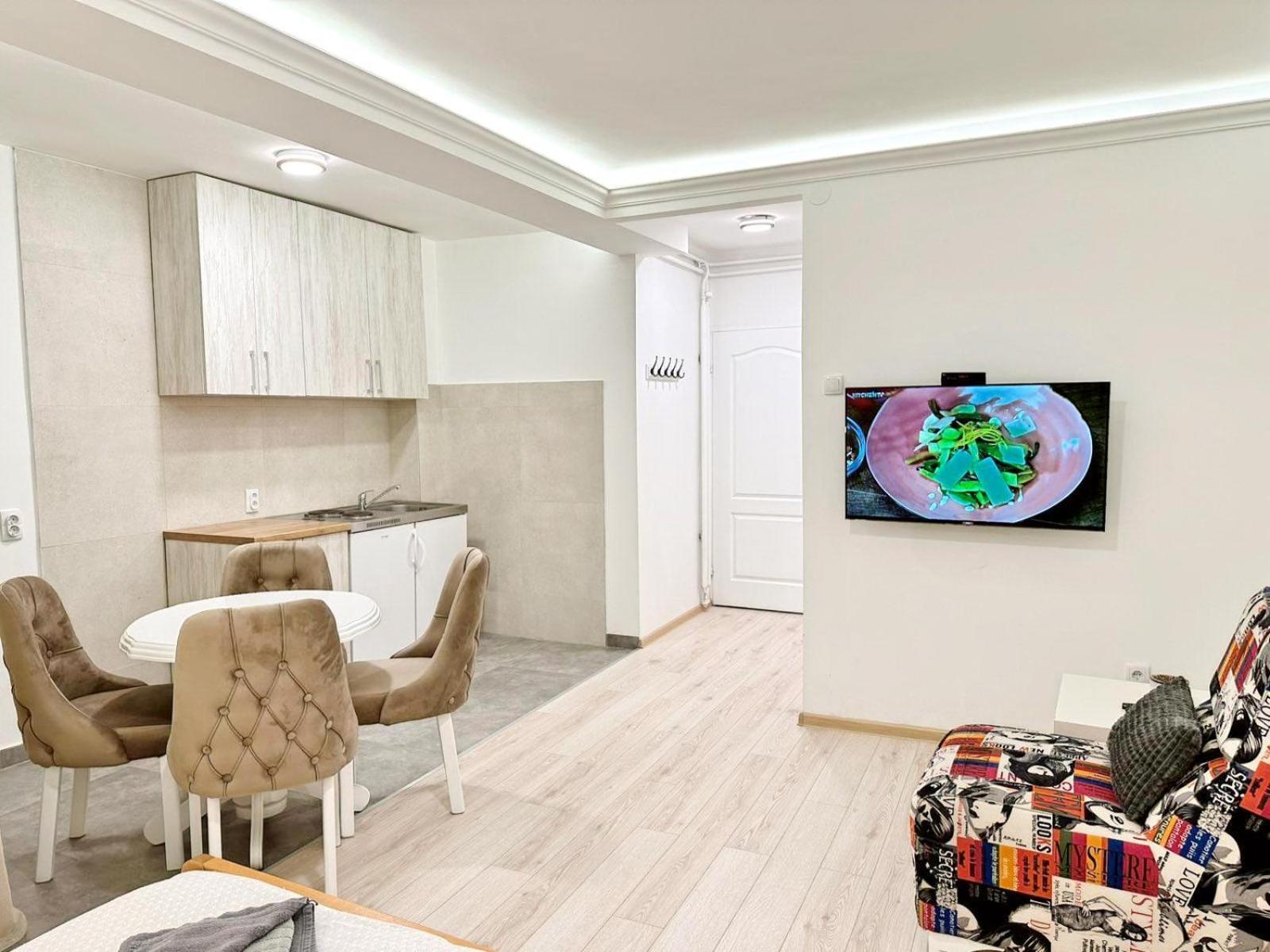 Modern Central Apartments Renovated Belgrado Buitenkant foto