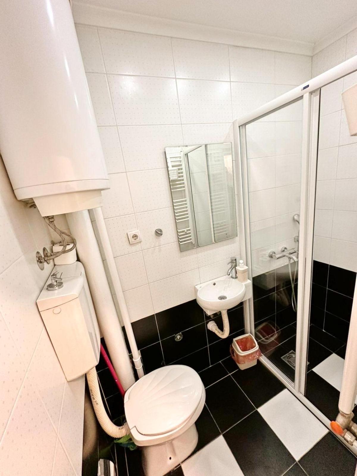 Modern Central Apartments Renovated Belgrado Buitenkant foto