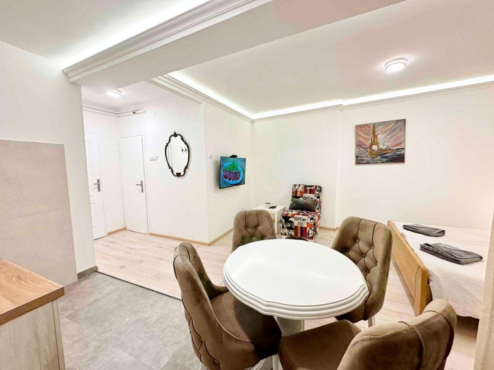 Modern Central Apartments Renovated Belgrado Buitenkant foto
